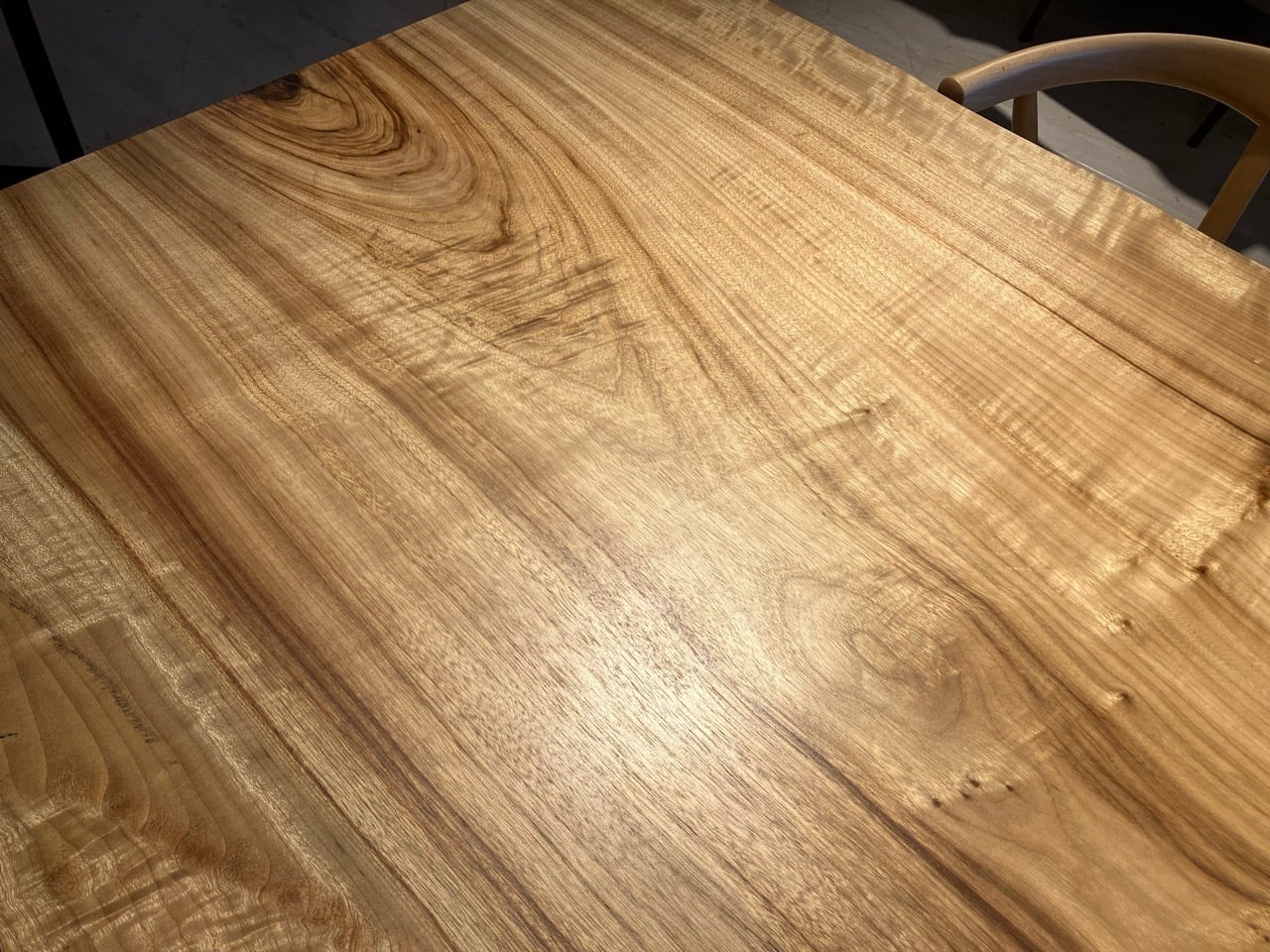 杢】楠（クス）_2100×830-900-910×50_青山店_テーブル天板/一枚板