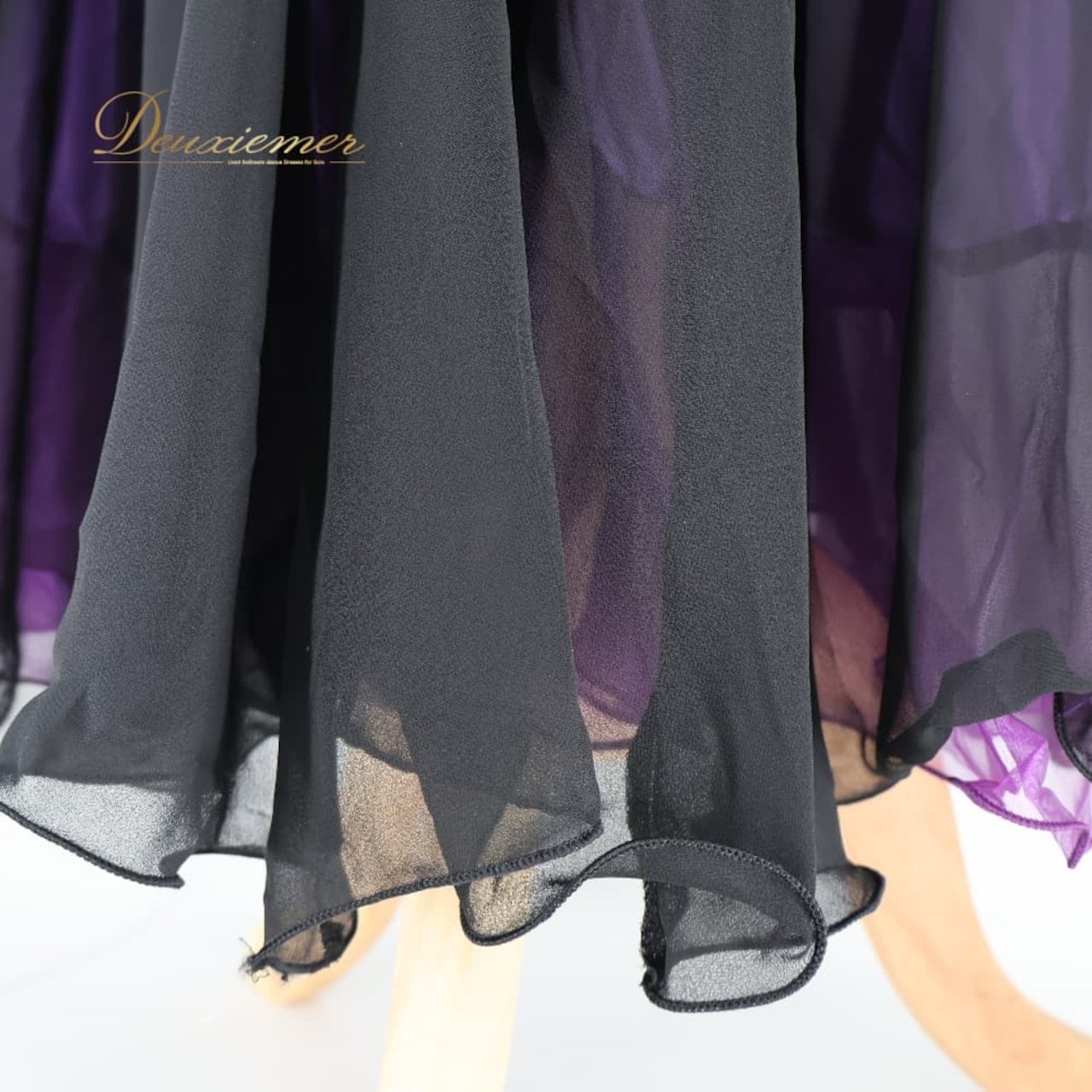 社交ダンス 衣装 ワンピース ドレス ブラック系 レイリーナ Leirena 花 花柄 レース スタンダード リボン 華やか 黒 紫 上品 かわいい 華やか ダンス衣装 イベント ステージ おしゃれ パーティー ダンスパーティー パープル系