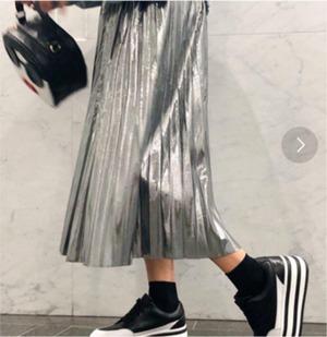 ★送料無料★L~LL☆光沢メタリックシルバ－ロングプリ－ツスカ－ト(SKN9470) 