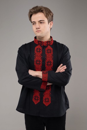 ウクライナ刺繍ヴィシヴァンカ　クロスステッチ手刺繍　L-XLサイズ　メンズ