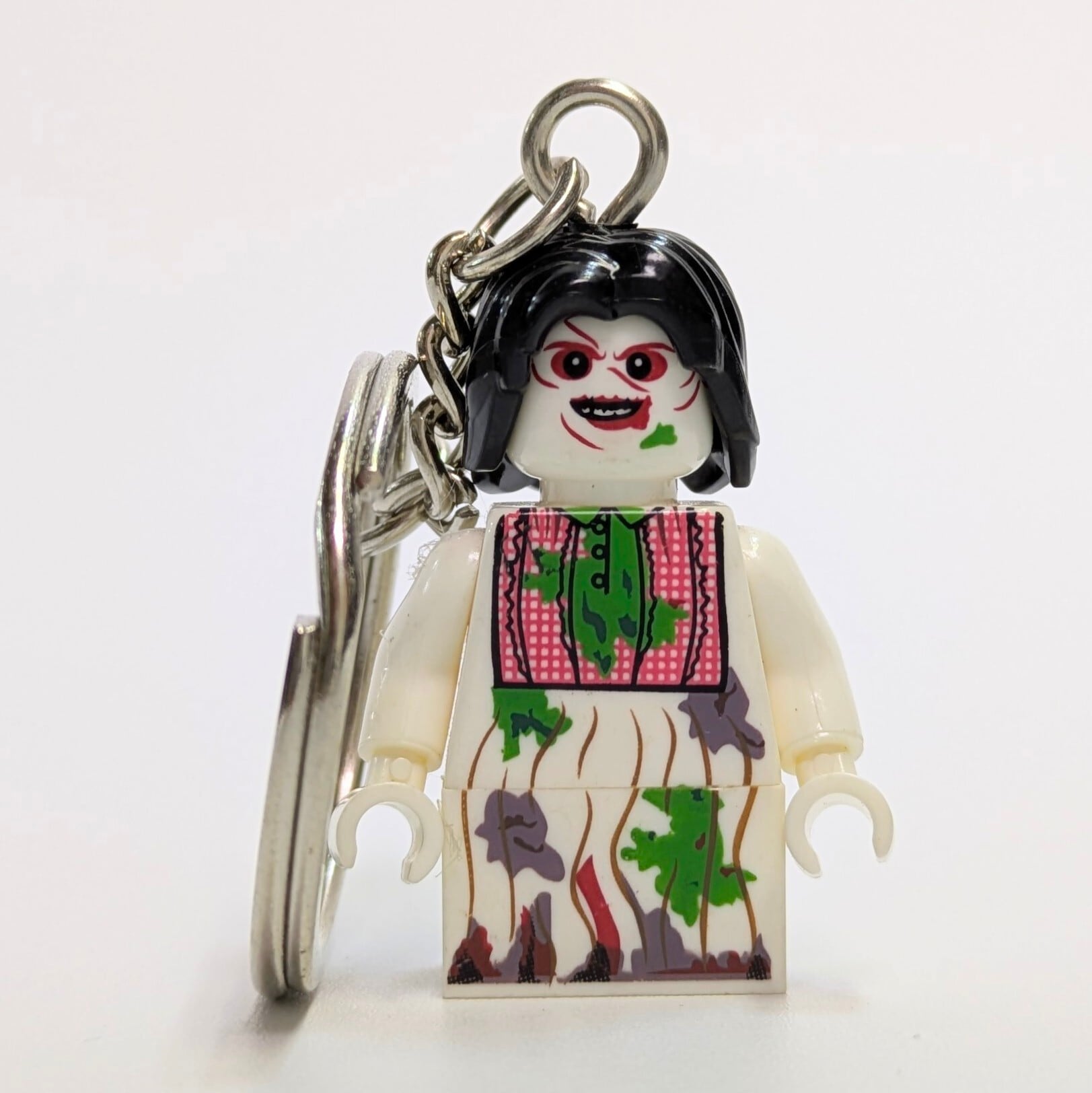 【 ブロックフィギュアキーホルダー 】 The Exorcist: Believer（エクソシスト 信じる者） / キャサリン　〚アメリカン雑貨 アメトイ〛