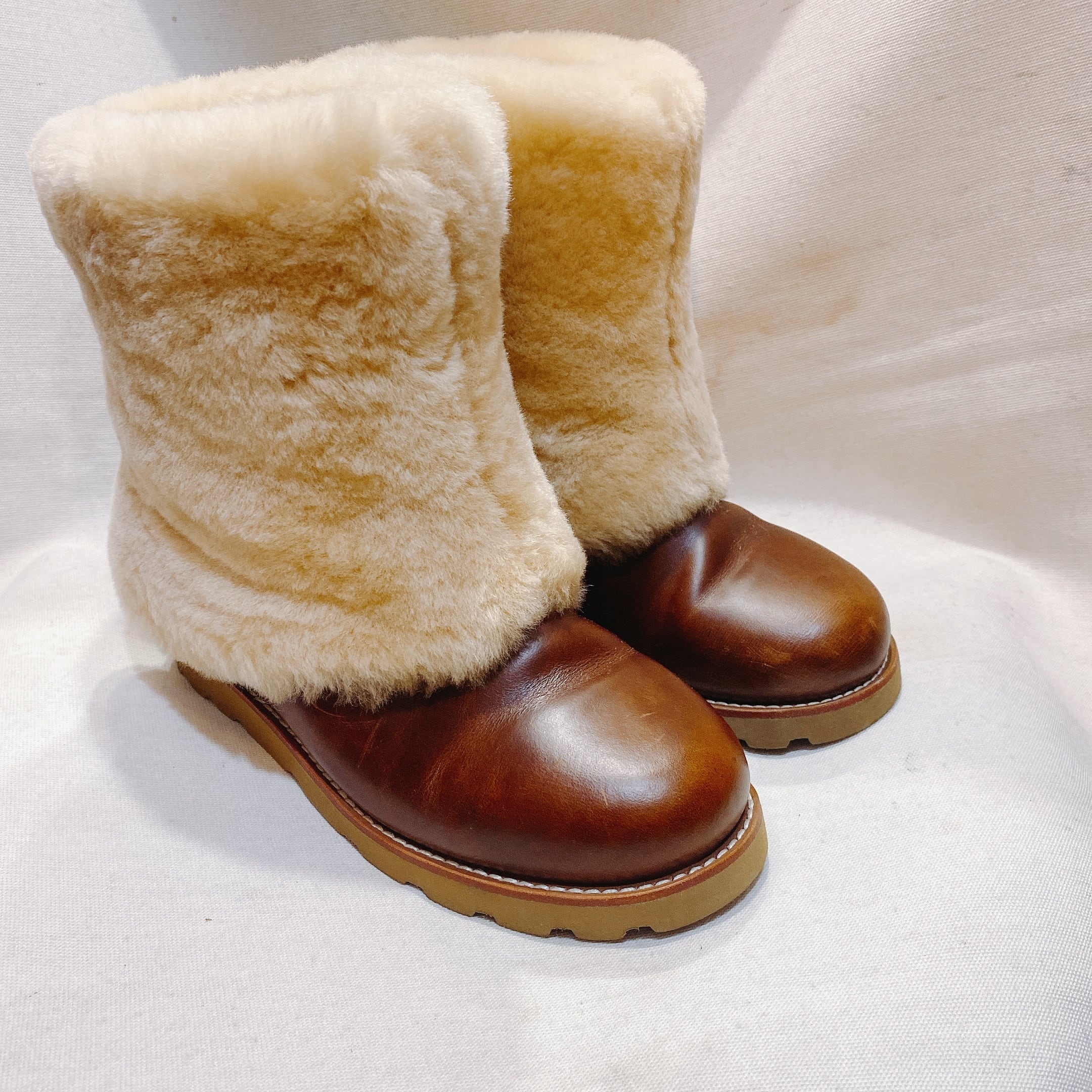 UGG 減れ ムートンブーツ ベージュ レディース Sサイズ 22センチ UGG 減れ ムートンブーツ ベージュ レディース Sサイズ 22センチ
