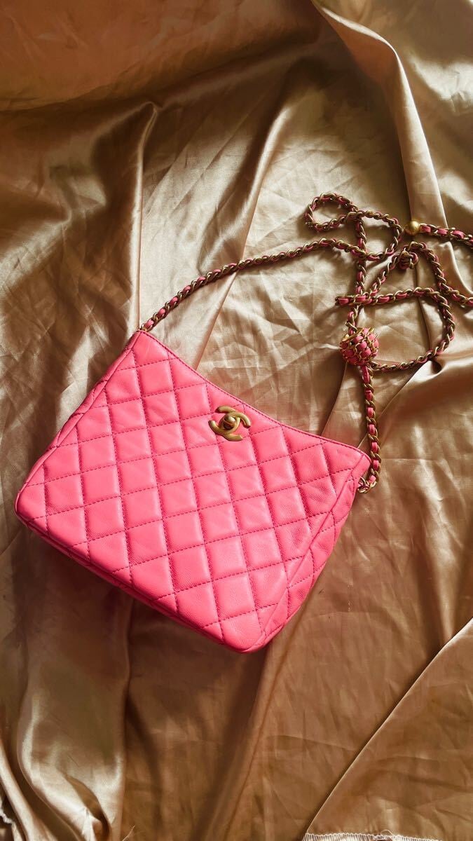CHANEL ピンク ショルダーバッグ ラム シャネル 美品 シャネル スモールホーボー ブランドオフ CHANEL ラムスキン（羊