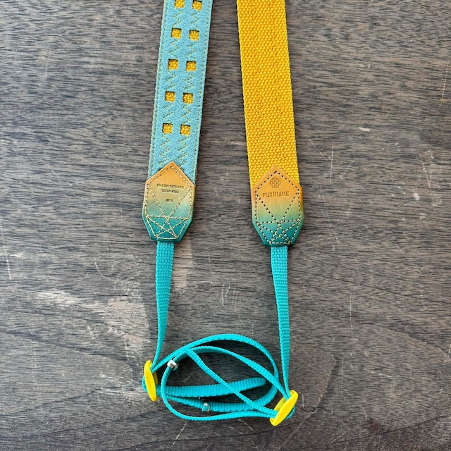 30mm幅カメラストラップキャメル裏地イエロー革ムラ染