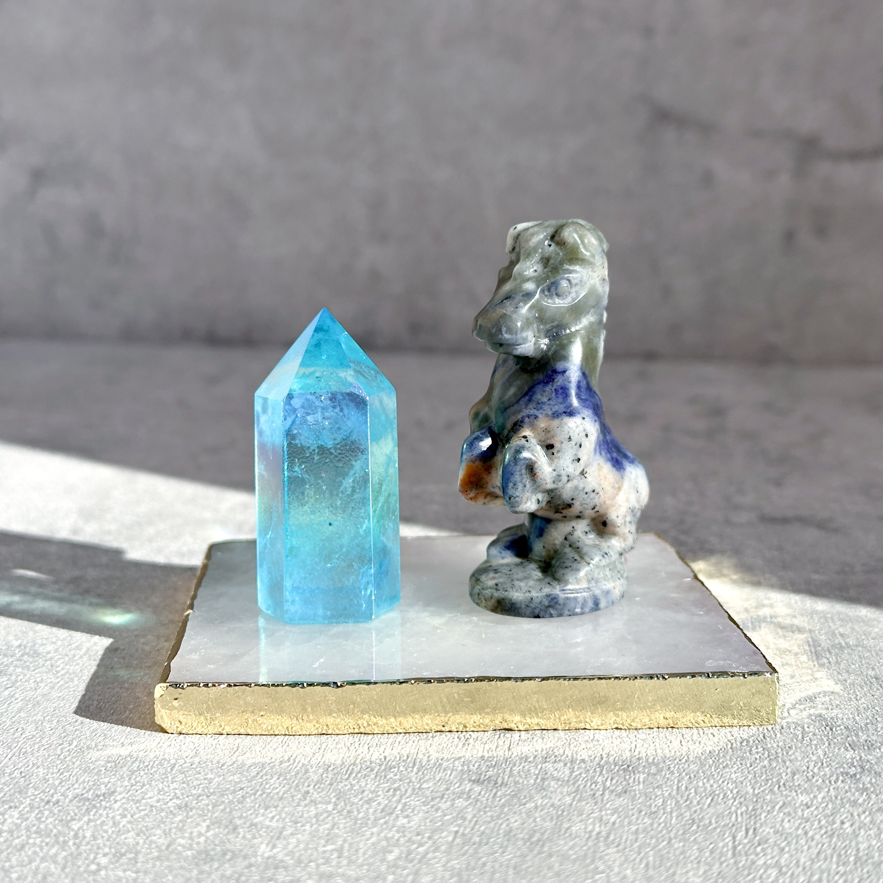 【来福】ウルグアイ産⭐️透明ラベンダーアメジスト笑口⭐️ライト⭐️龍穴⭐️N9⭐️台座付き その他／Others | Kamoku［カモク］インテリア天然石・鉱物のネット