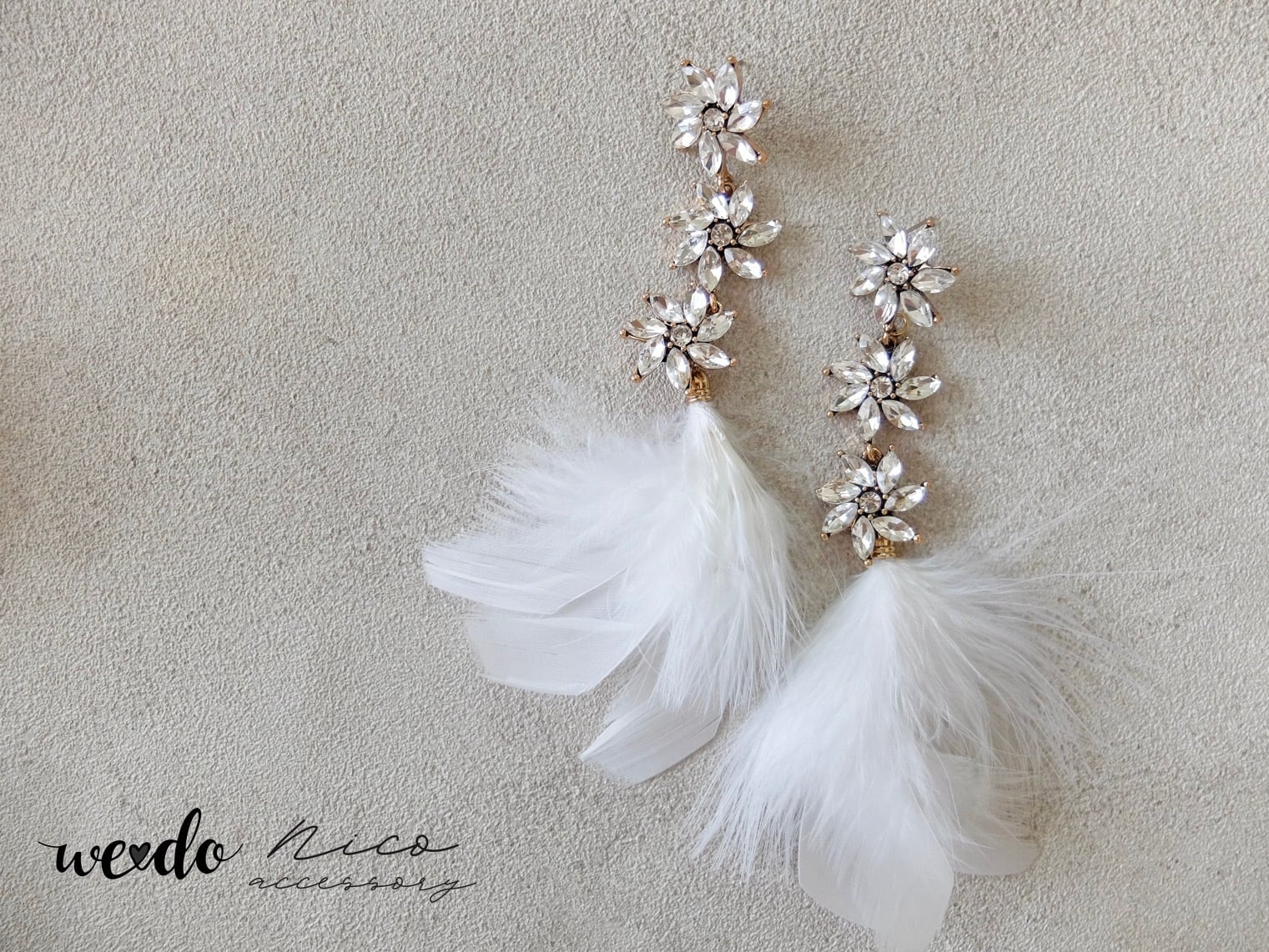 ホワイト羽毛ビジュー ヘアアクセサリー ビジュー × ホワイトファー イヤリング | wedo