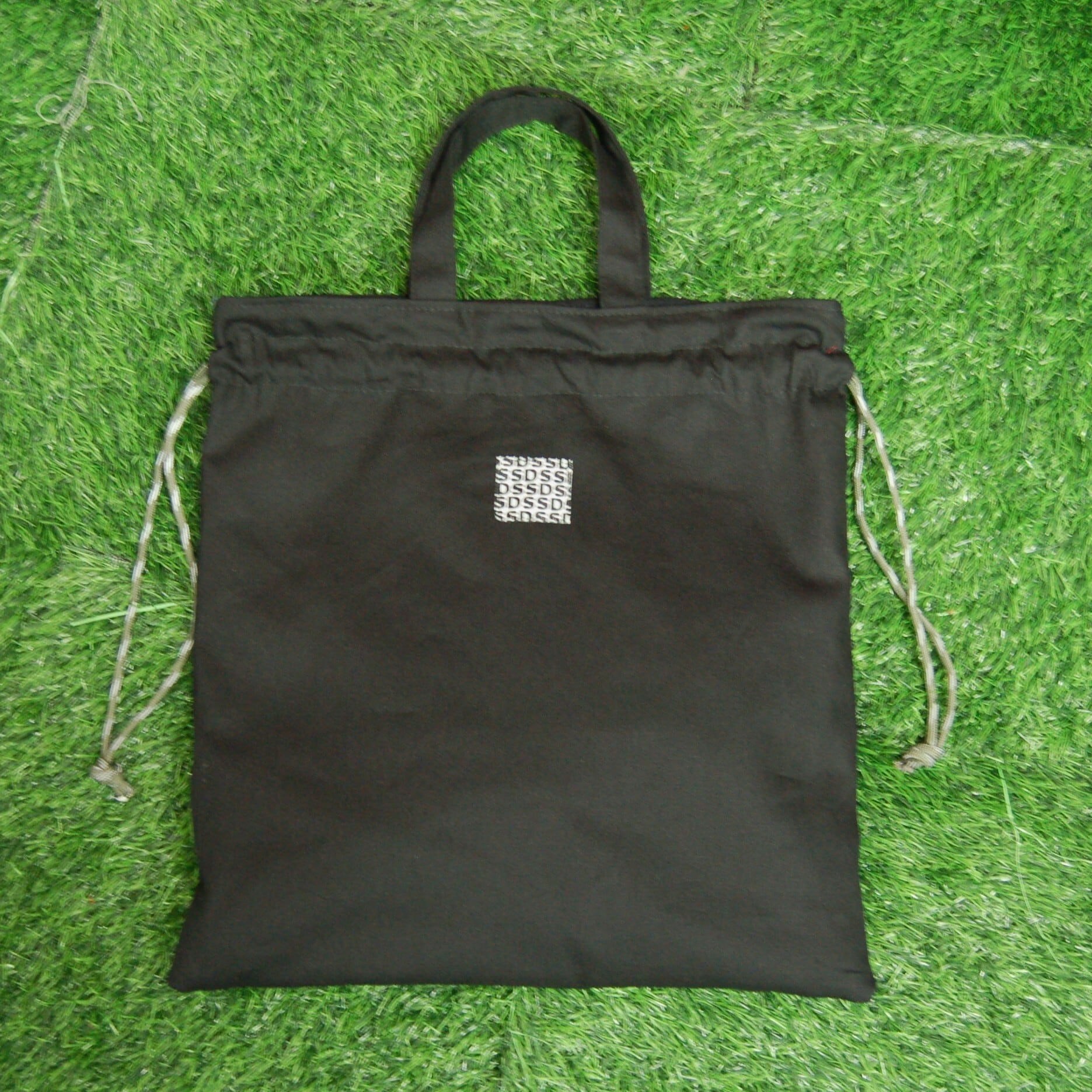 蝶々パッチ コットン巾着トートバッグ:black | swivel slum dive