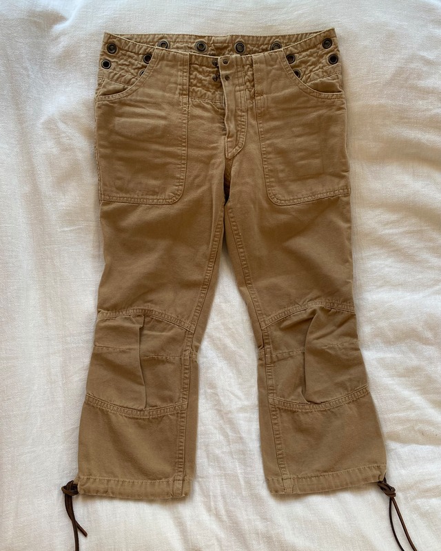 khaki capris