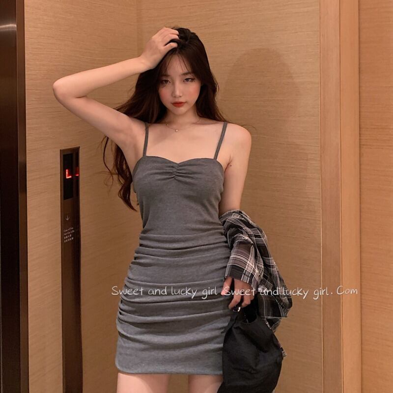 セクシーな折りたたみバッグヒップグレーのドレス女性のウエスト気質ショートスカート夏2020新しいノースリーブサスペンダースカート ブラックストロベリース92487312909