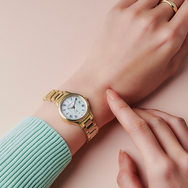 CITIZEN xC シチズン クロスシー hikari collection スーパーチタニウム エコドライブ 光の環 レディース腕時計 ES9492-57D