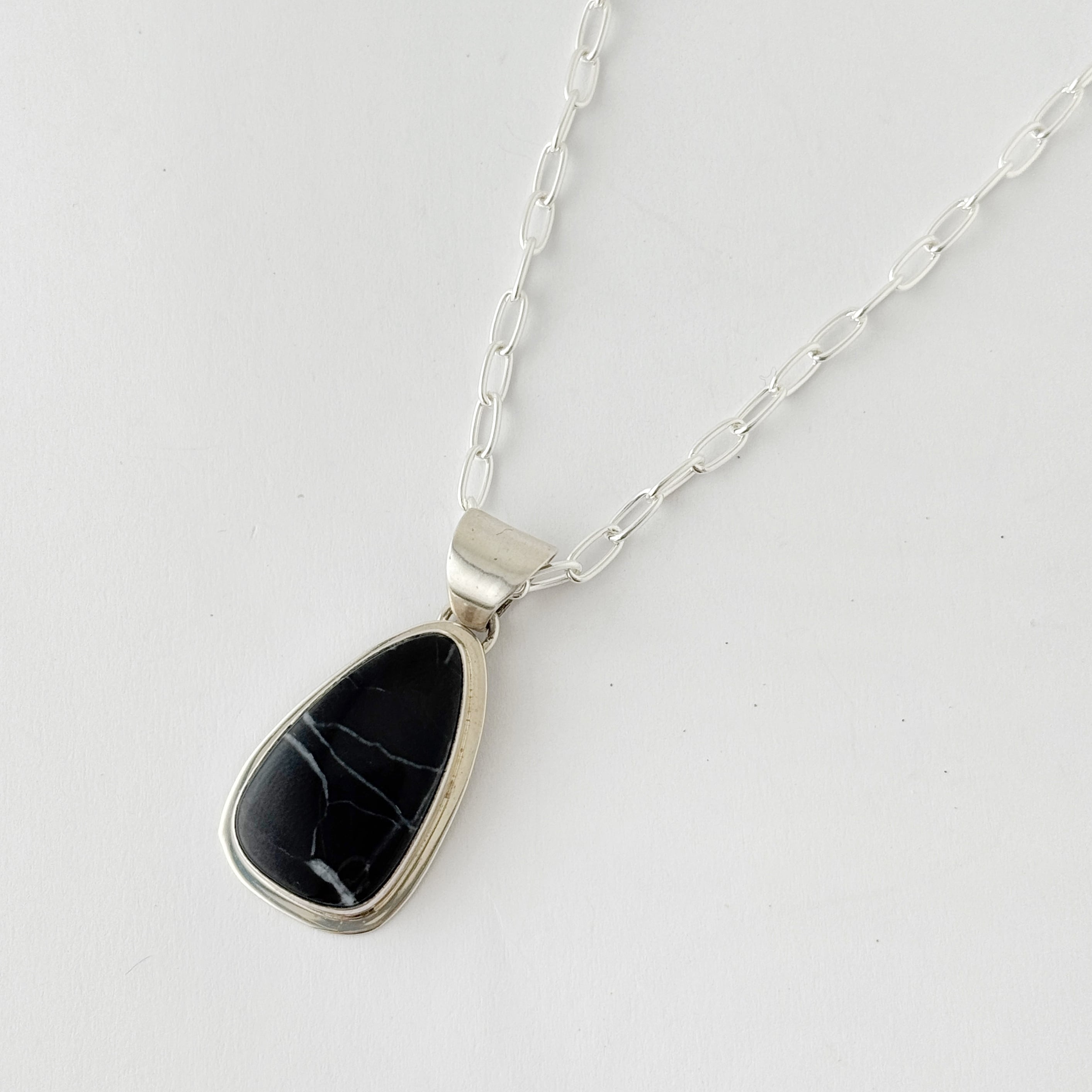 《Indian Jewelry》ブラックアゲート ホワイトライトニング イナズマ ペンダント ネックレス