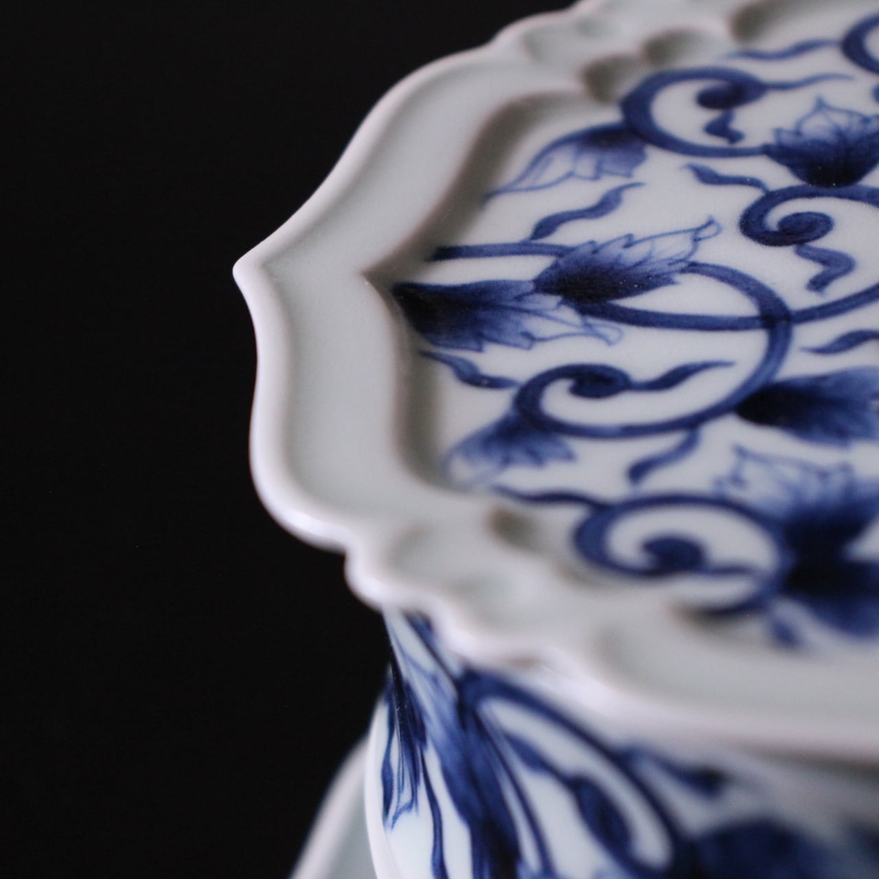 総唐草 四方輪花重 | 芦屋貴兆陶家 online shop