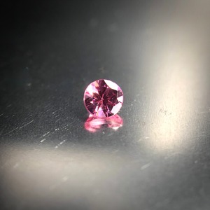 眩いピンクのブリリアンス 0.16ct タンザニア産 天然 アヤナスピネル