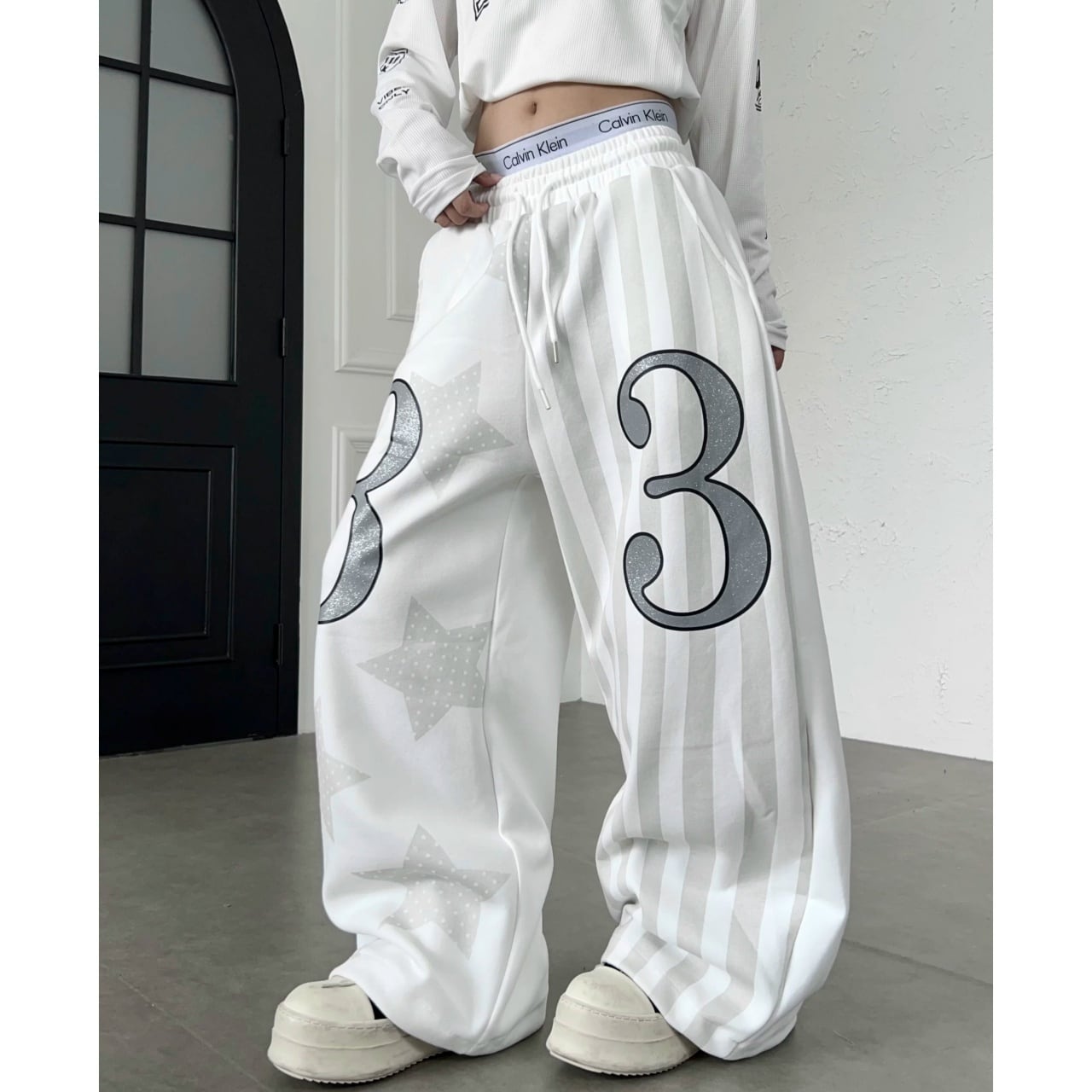 スターストライプアシンメトリーワイドラインスウェットパンツ 1col R02645