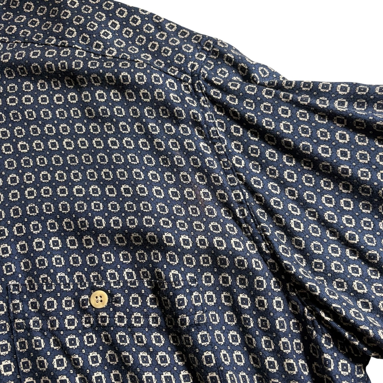 CLAIBORNE small pattern rayon shirt