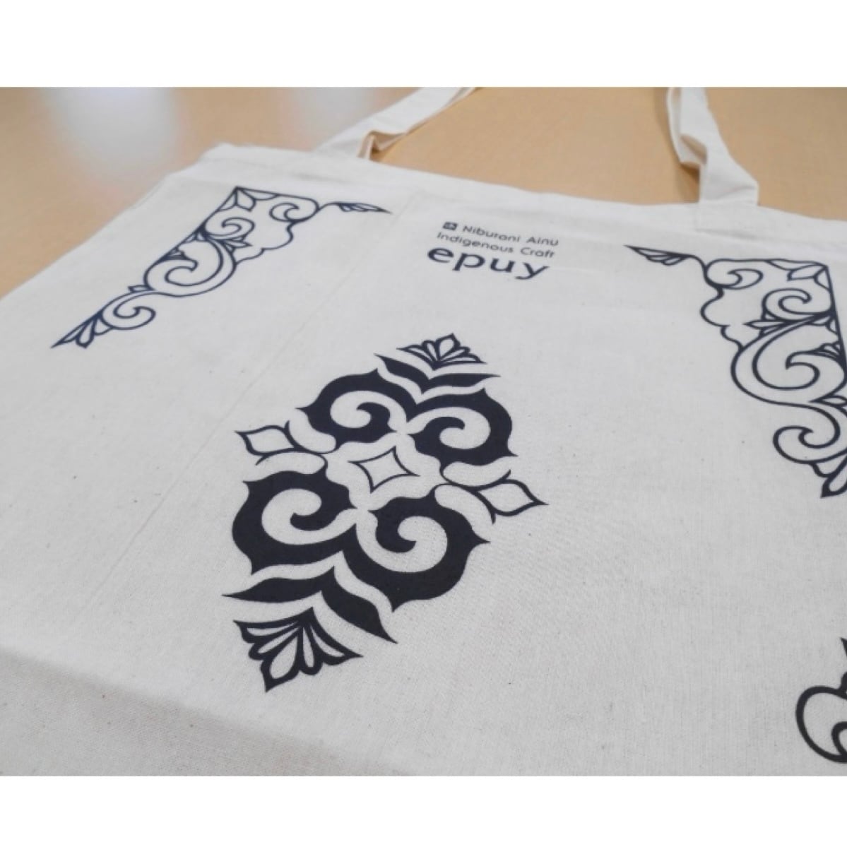 関根 真紀】アイヌ文様 トートバッグ(縦型A) | アイヌモシリ