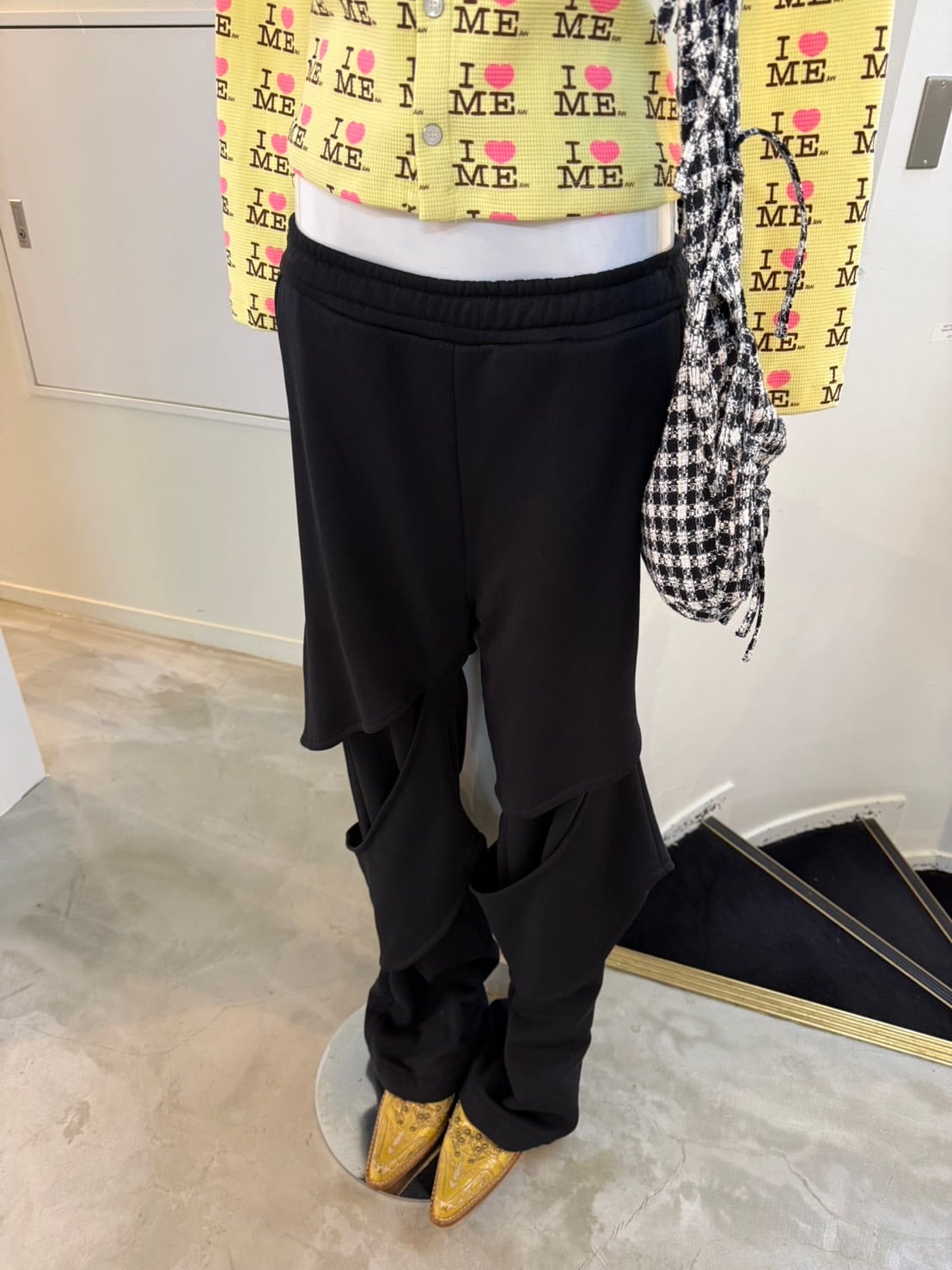 STRONGTHE ENTANGLE TRACKPANTS