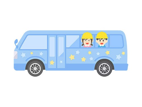 園児を乗せた、水色の幼稚園バスのイラスト | イラストセンター有料