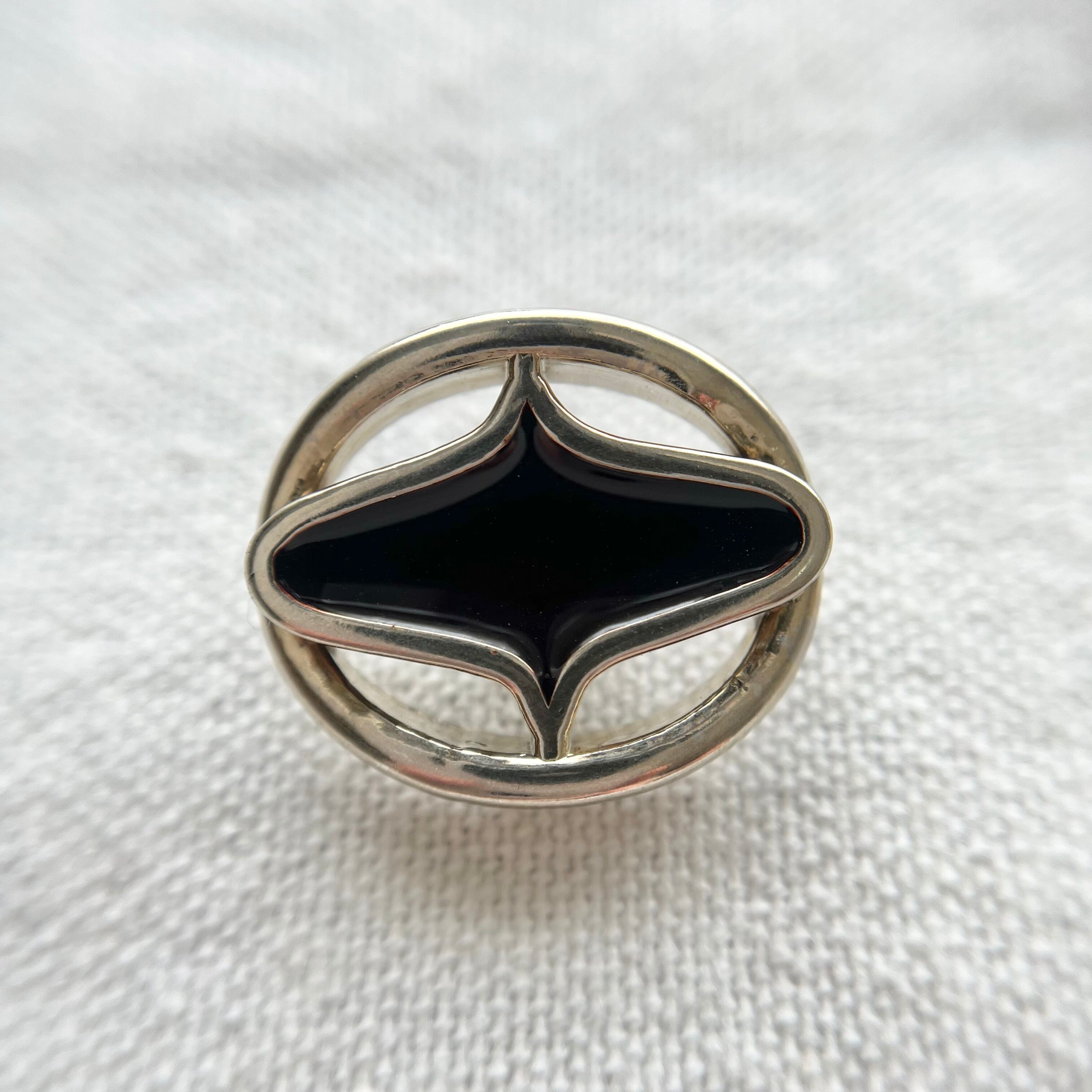 オーバル シルバー×エナメルブラック 23㎜