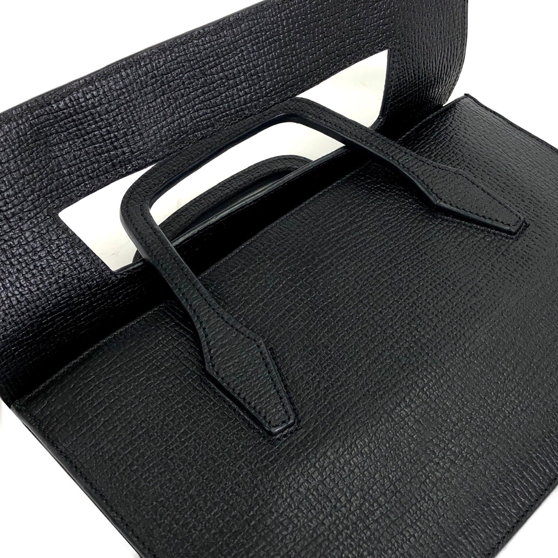 LOEWE ロエベ ロゴ フラップ エンボス レザー ハンドバッグ ブラック