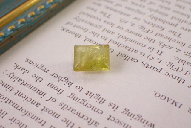 スフェーン　3.43ct　[C7‐226]