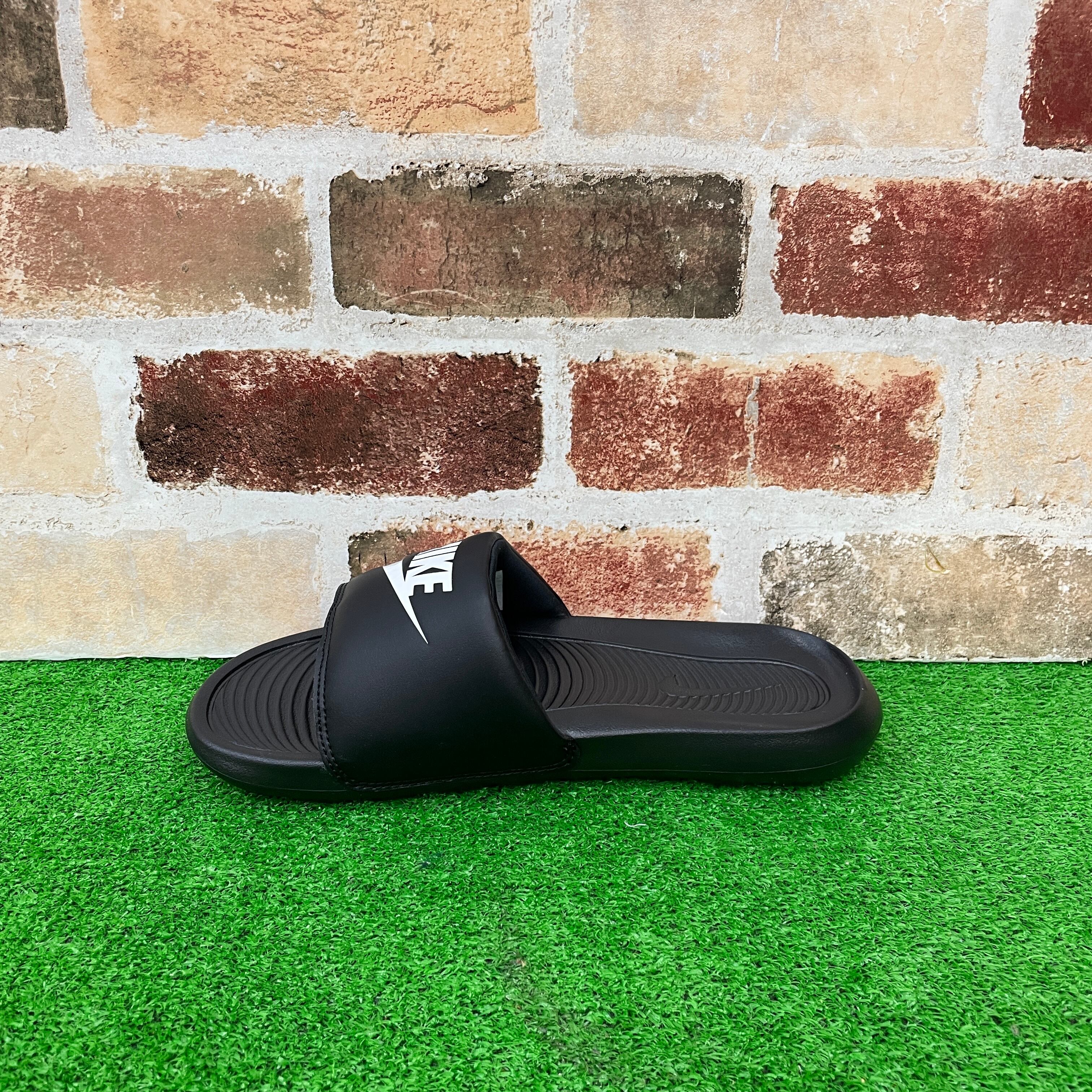 人気】NIKE ナイキ (CN9675-002) サンダル VICTORI ONE SLIDE ブラック