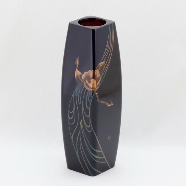 902 輪島塗 花器／胴張形／椿蒔絵