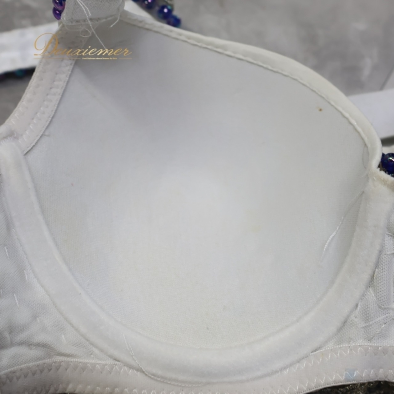 ベリーダンス オリエンタル 衣装 トップス ベルト セット ホワイト系 ビーズ スパンコール 白 青 フリンジ キラキラ 華やか ダンス衣装 舞台 ステージ 華やか 上品 かわいい 爽やか ラインストーン ブルー系 シルバー系