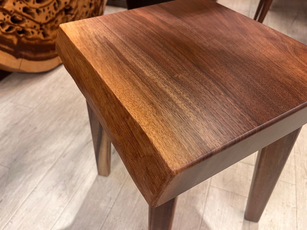 ウォールナット スツール 340×300×440 | 千年家具 - 一枚板 テーブル専門店