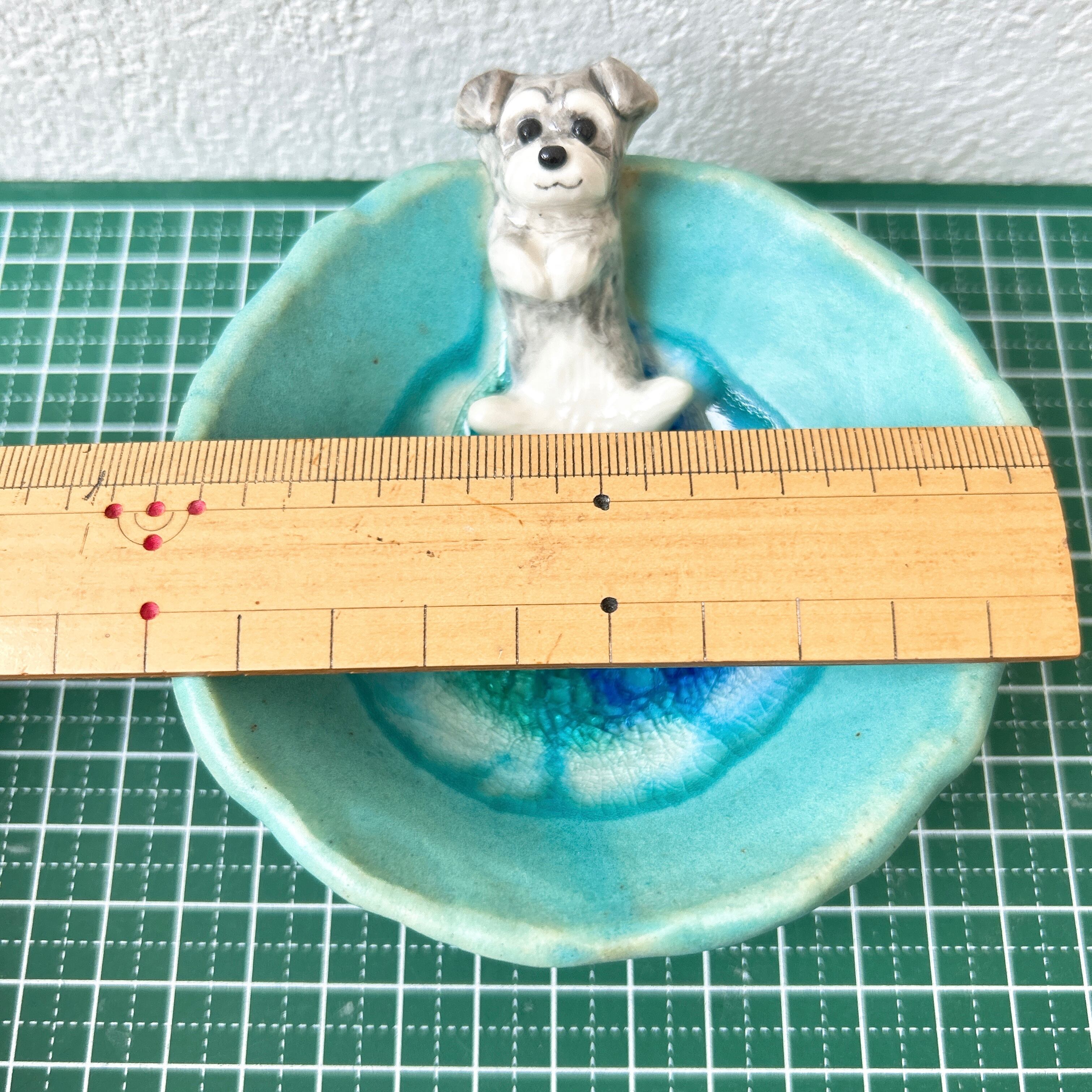 ガラスとトルコブルーの器(シュナウザー仰向け) | 陶器のことり