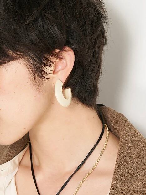 ホマイカフープピアス|アイボリー|CHIGNON