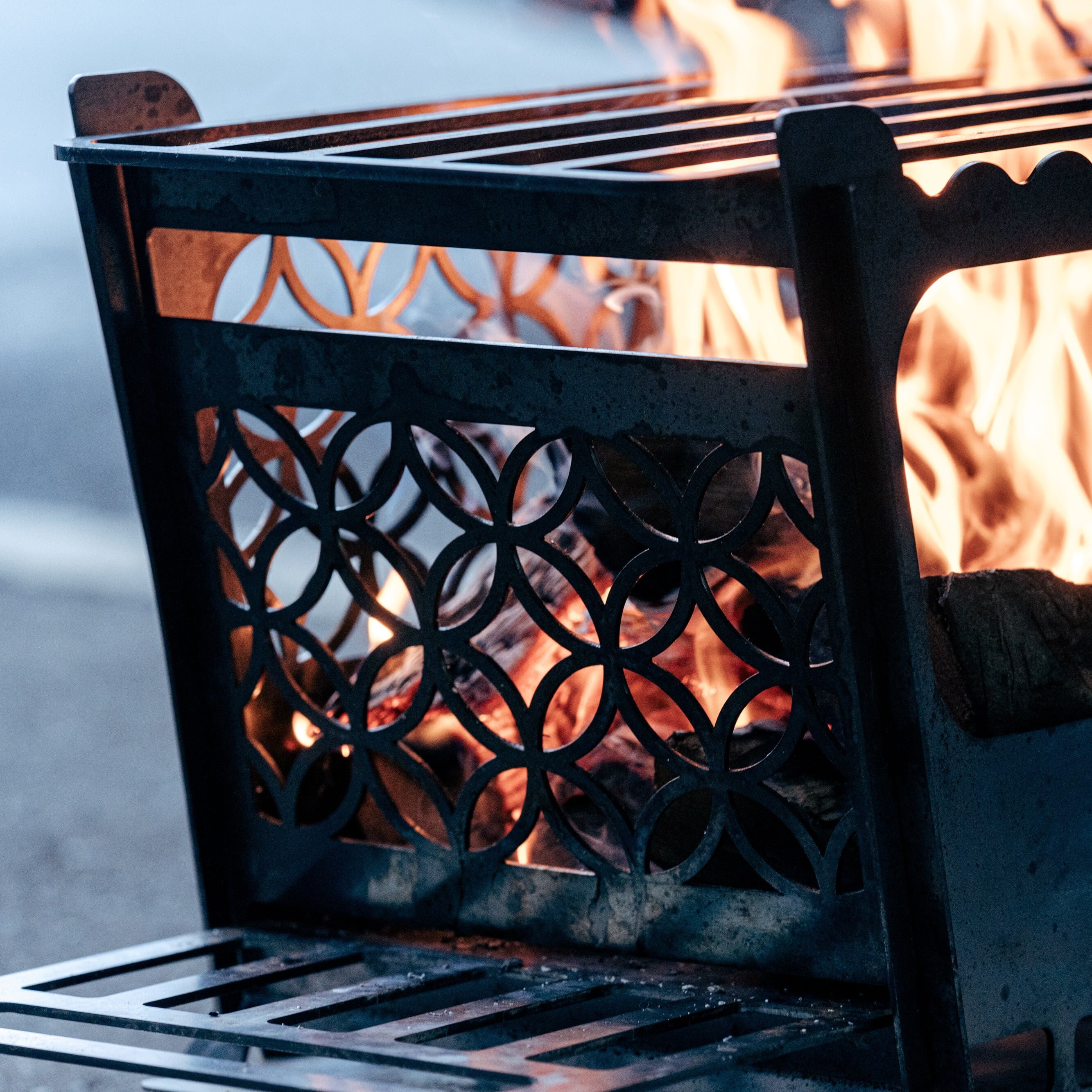 SHIPPO FIREPIT｜名入れ無料の鉄製焚き火台 | ASOBIBA