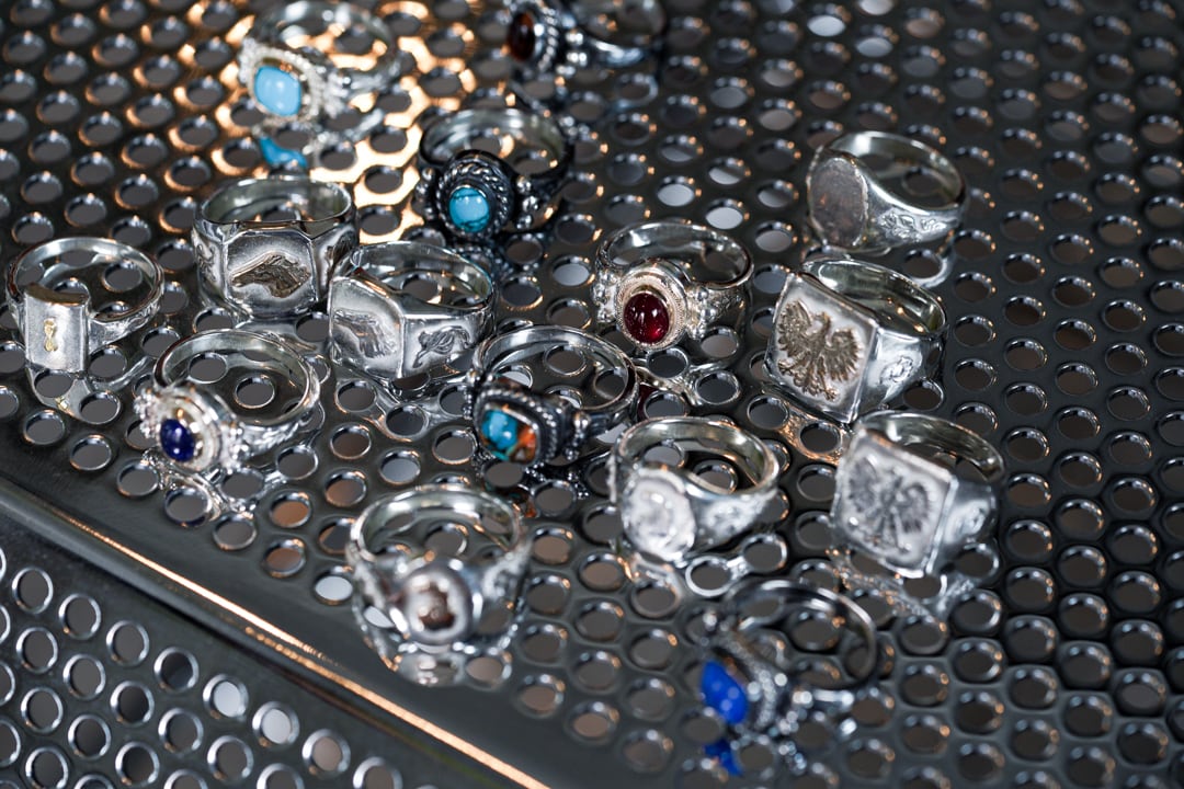 R-087 Oval signet ring olive | WAKAN SILVER SMITH online store