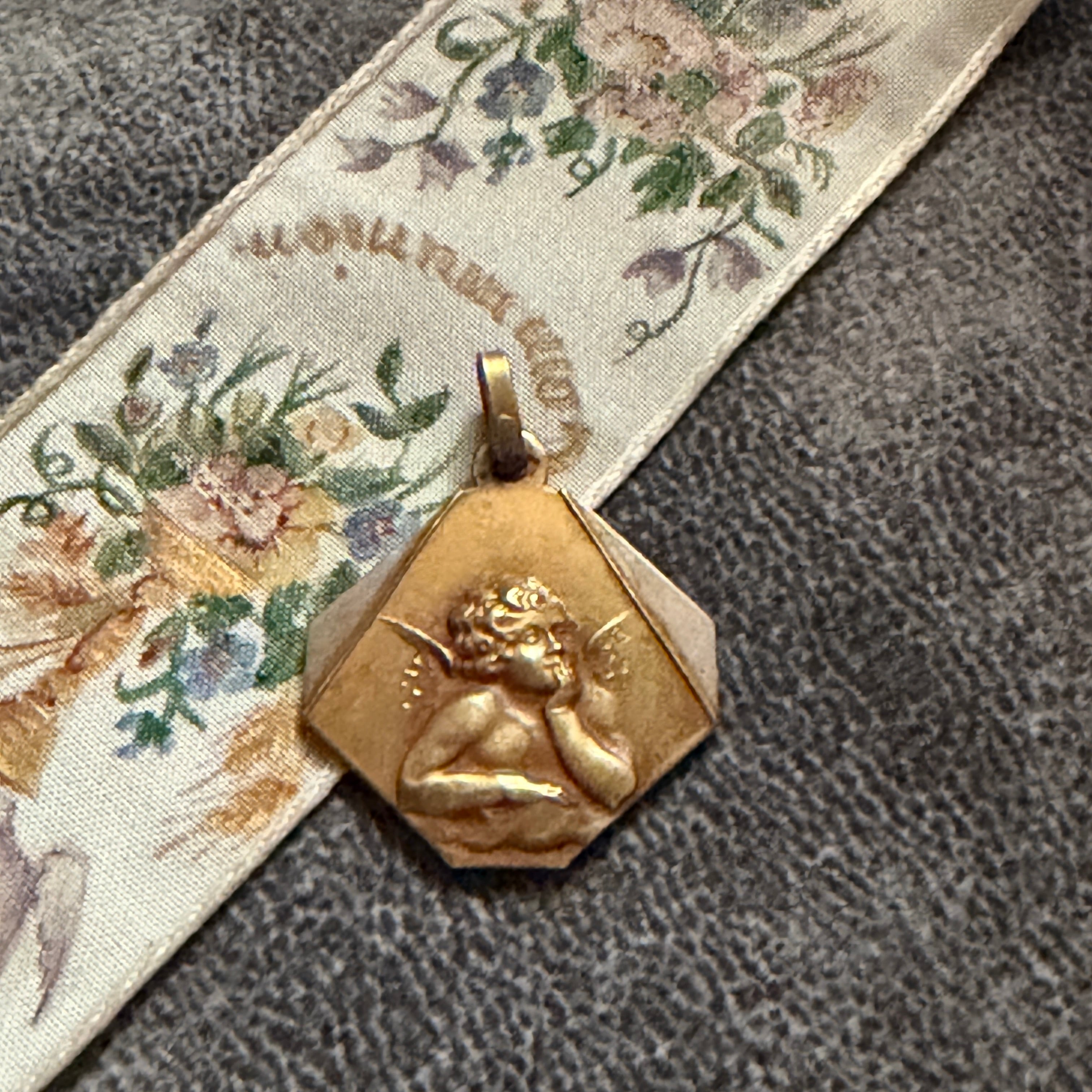 天使 | Antique medaille Mary