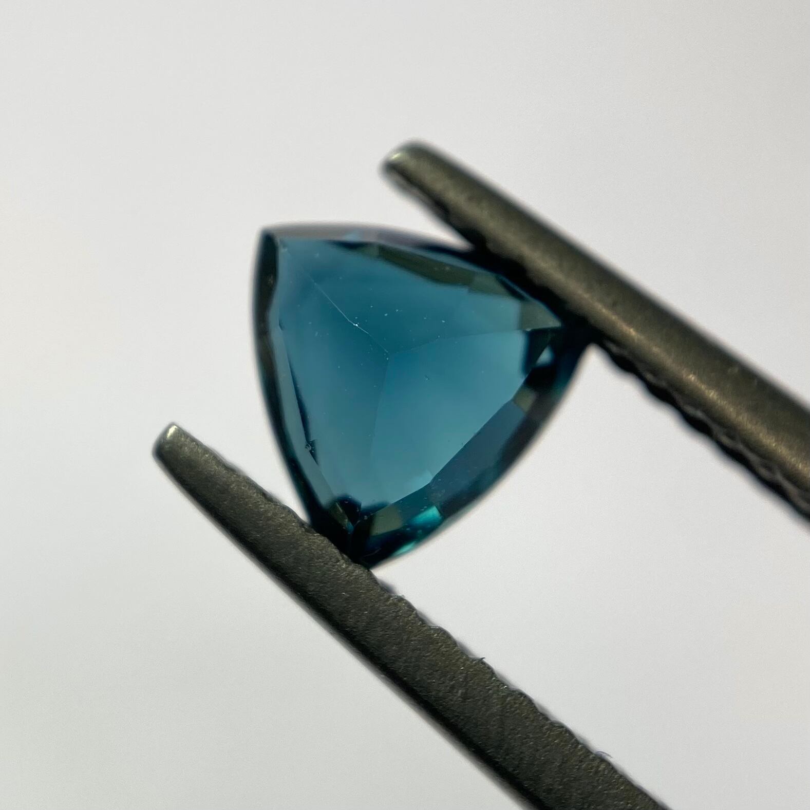 希少なインディゴライト