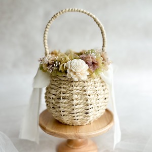 Ivory basket forest ringpillow