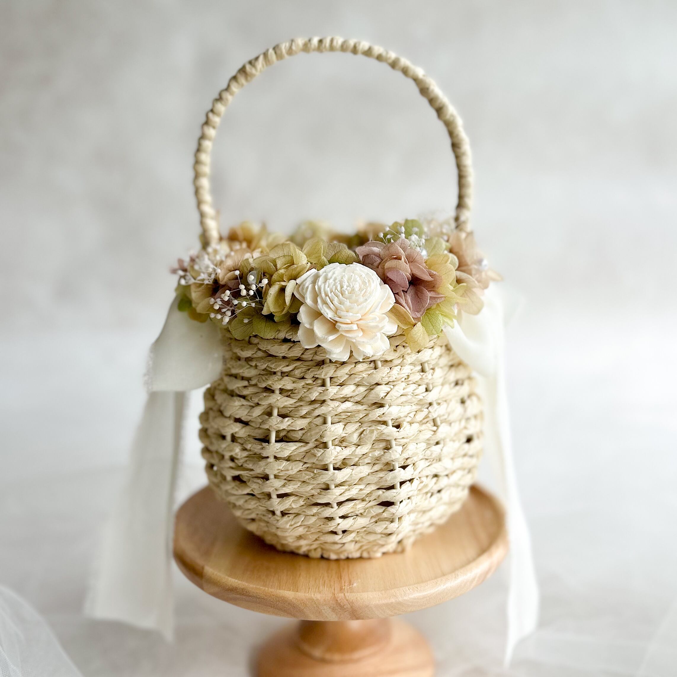 Ivory basket forest ringpillow