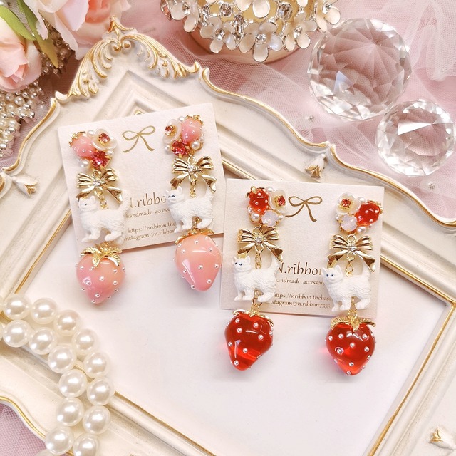 《 Frenchキャット♡メタルリボンとジューシー苺 》 ピアス/イヤリング