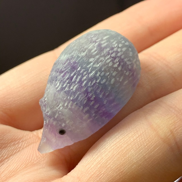 84優しい色合いフローライトハリネズミさん