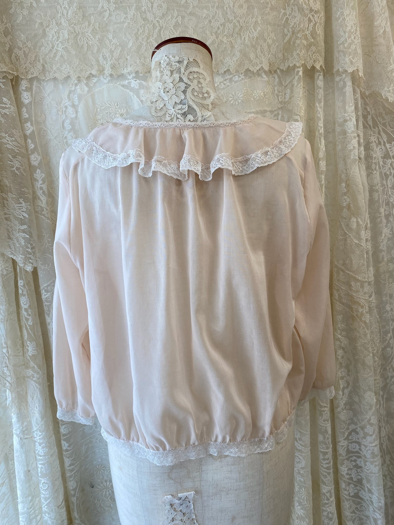 Lace blouse of Suzuran embroidery | Rijoui