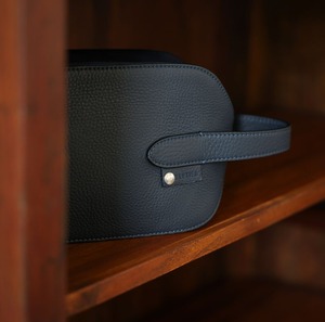 Sacoche cubi que / (CUBE POUCH)【NAVY】