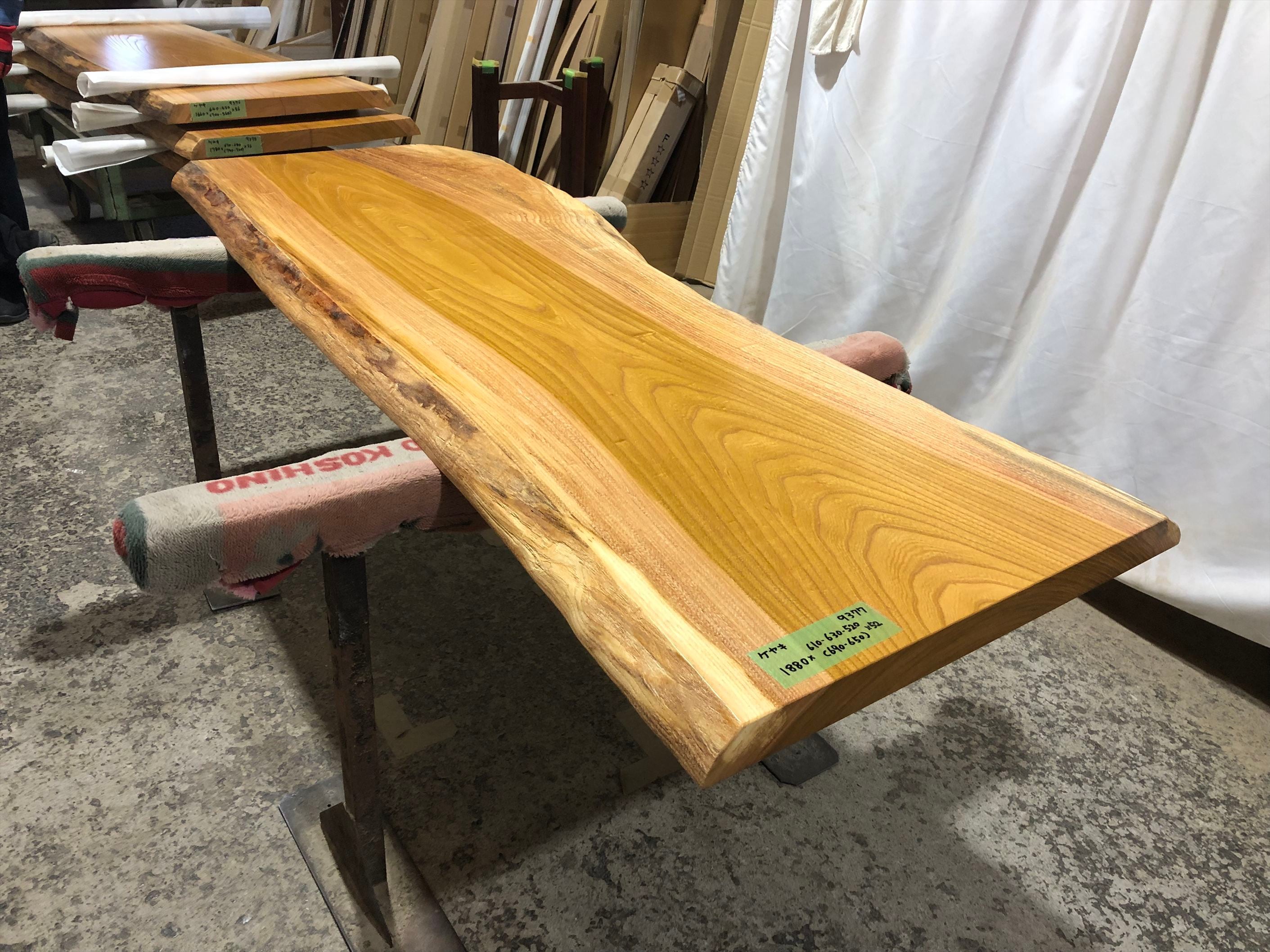 欅（けやき） | 銘木無垢材一枚板の来宝綜合銘木工業株式会社