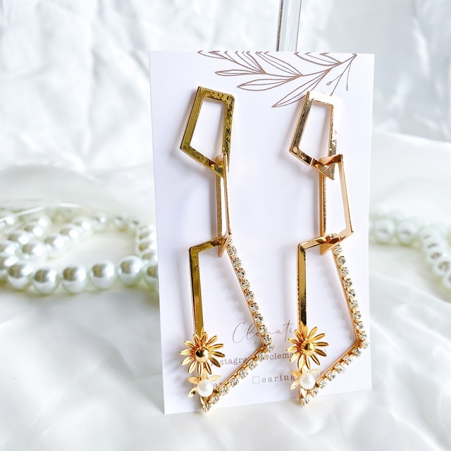 ◇D-9 変形スクエア3連ピアス