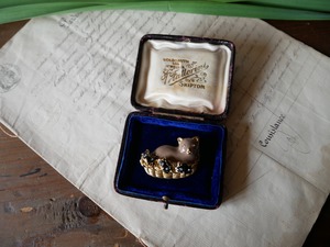 フランスアンティーク ヴィンテージ ブローチ 猫の親子