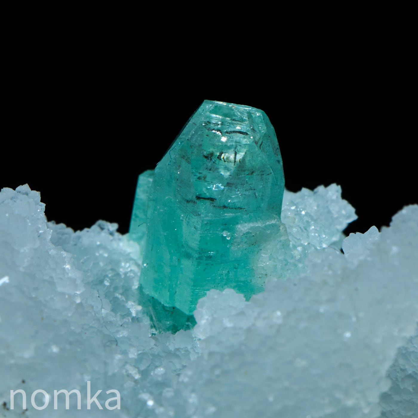 グリーンアポフィライト☆カルサイト共生☆原石☆台座付き 天然石☆グリーンアポフィライト☆カルサイト共生☆原石☆台座付き