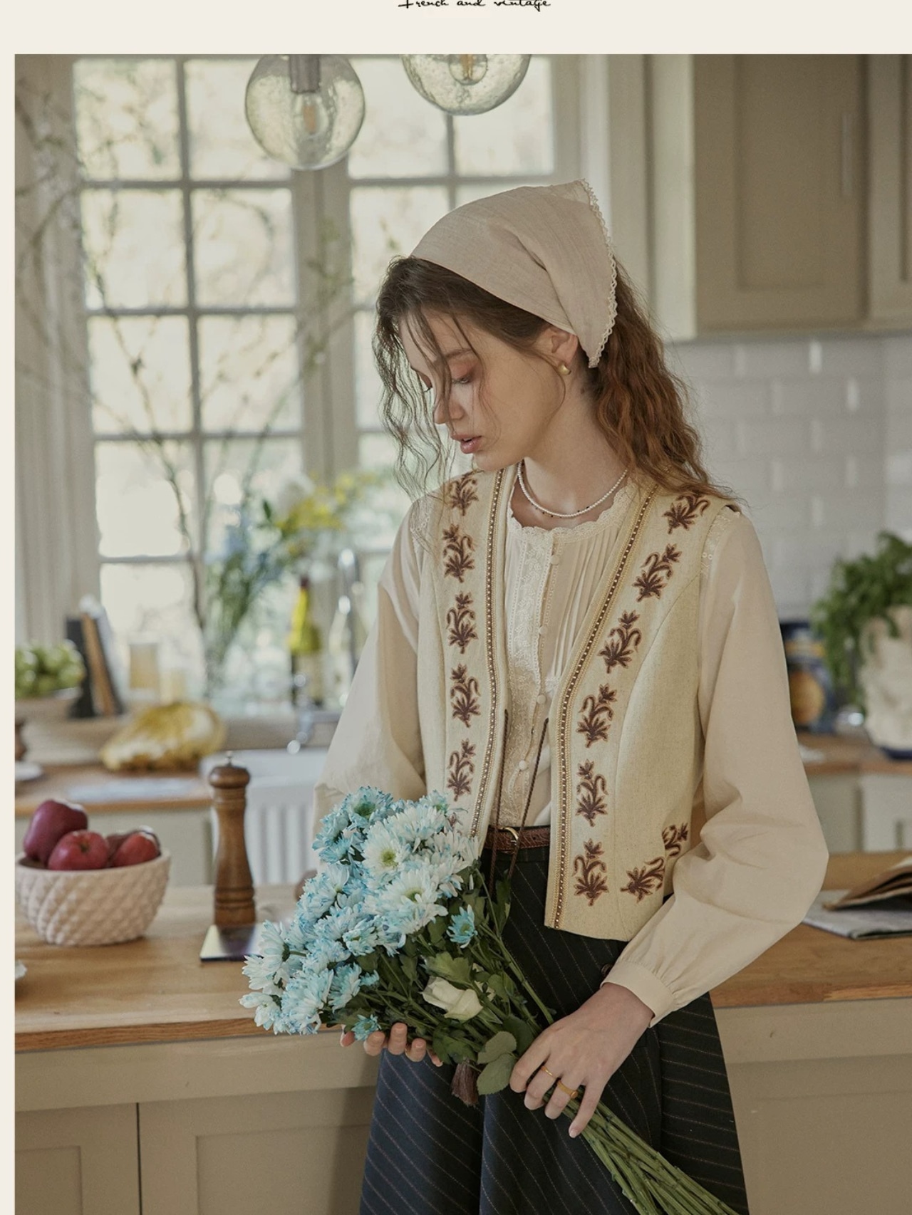 Folklorique Bistre Embroidery Vest F0790
