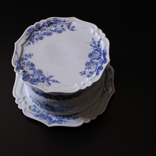 菊萩　四方輪花重