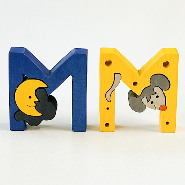 アルファベットパズル M