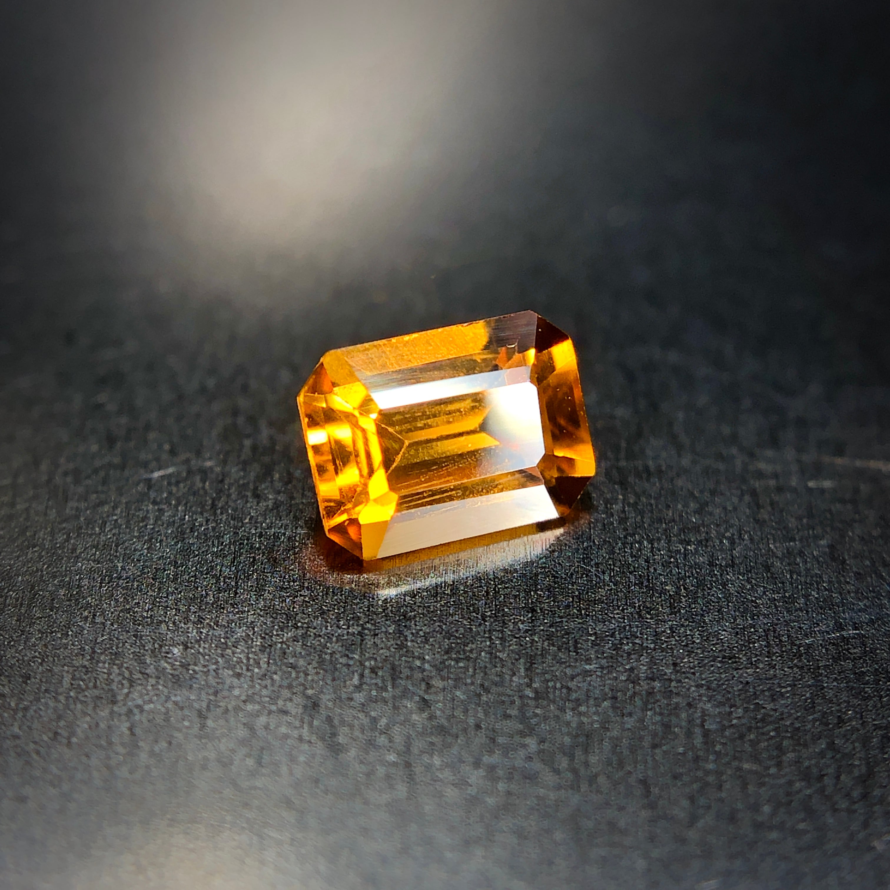 燦々と煌めく太陽のような宝石 0.24ct 天然 ゴールデンサファイア | Frederick’s Gems&Jewelry powered by  BASE