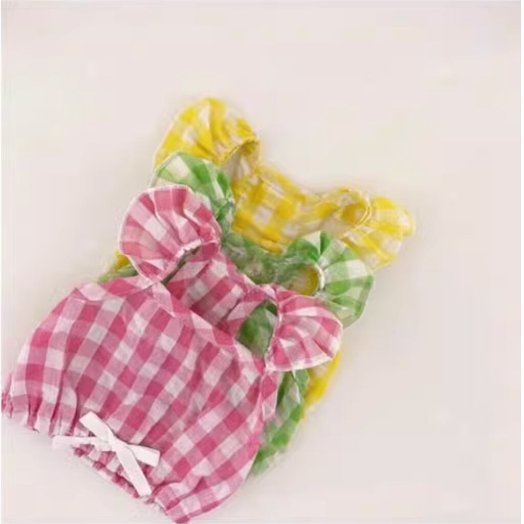 ドッグ 犬 中型犬 小型犬 フレブル チワワ パグ ヨークシャテリア Mダックス ヨークシャー ドッグウェア ブラウス ベスト ビキニ タイト スリム 細身 ストレート リボン フリル かわいい きれいめ シンプル カジュアル 上品 レトロ 個性的 ラブリー キュート ガーリー チェック ギンガムチェック 春 夏 秋 ロングシーズン 女の子 成犬 子ども デート お出かけ アウトドア キャンプ パーティー イベント リゾート 旅行 レストラン 公園 休日 ホテル ガーデン レストラン ショッピング 散歩